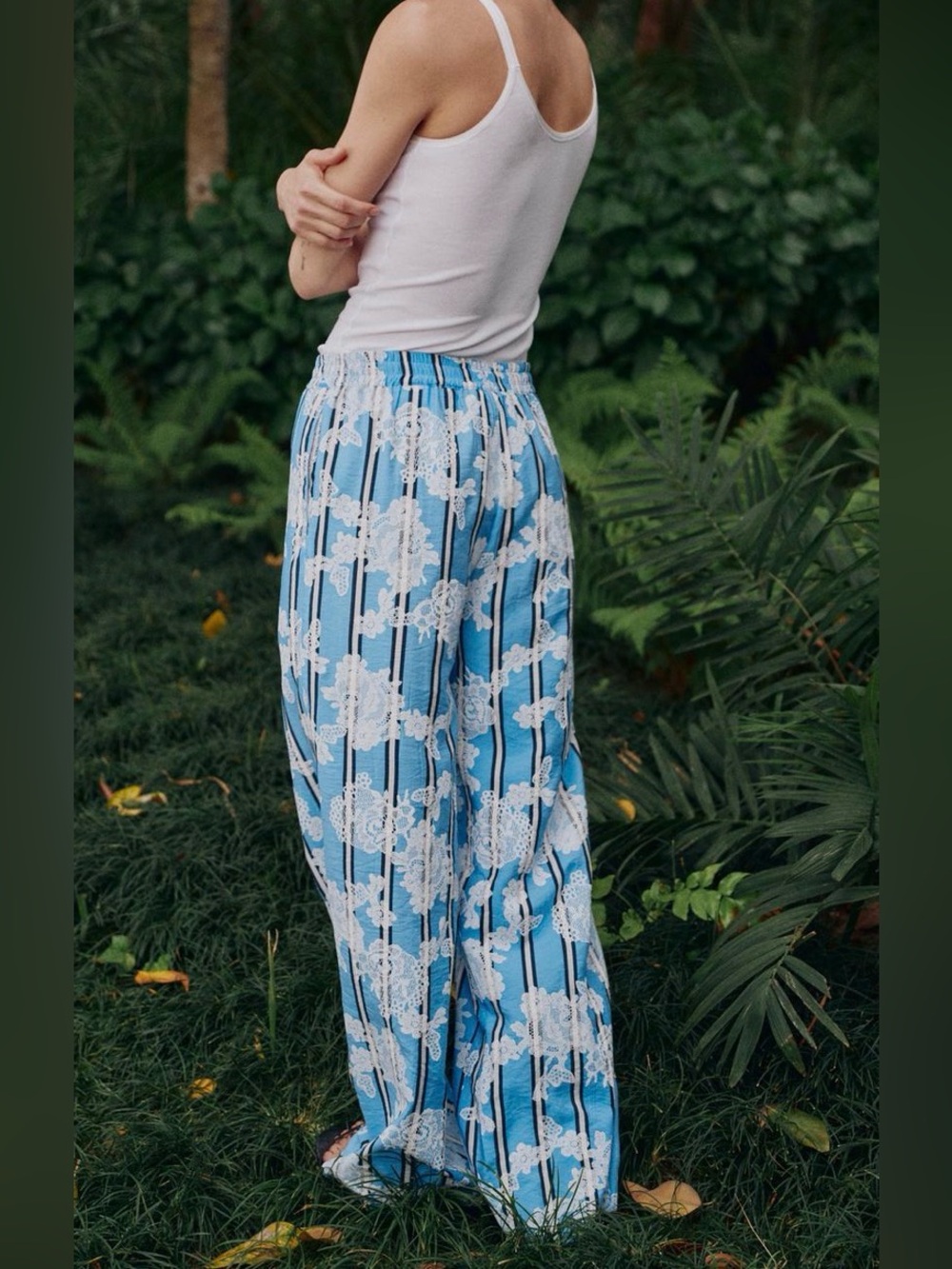 Zara Blue and White Lace-Pattern Wide-Leg Pants - Picture 2 of 3